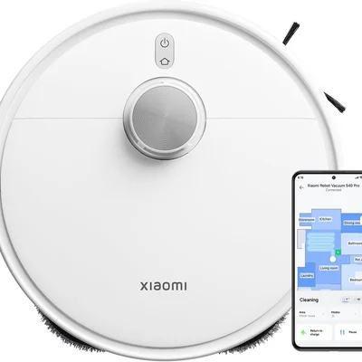 Xiaomi Robot Vacuum S40 Pro visto de cima, ao lado do app Xiaomi Home no celular